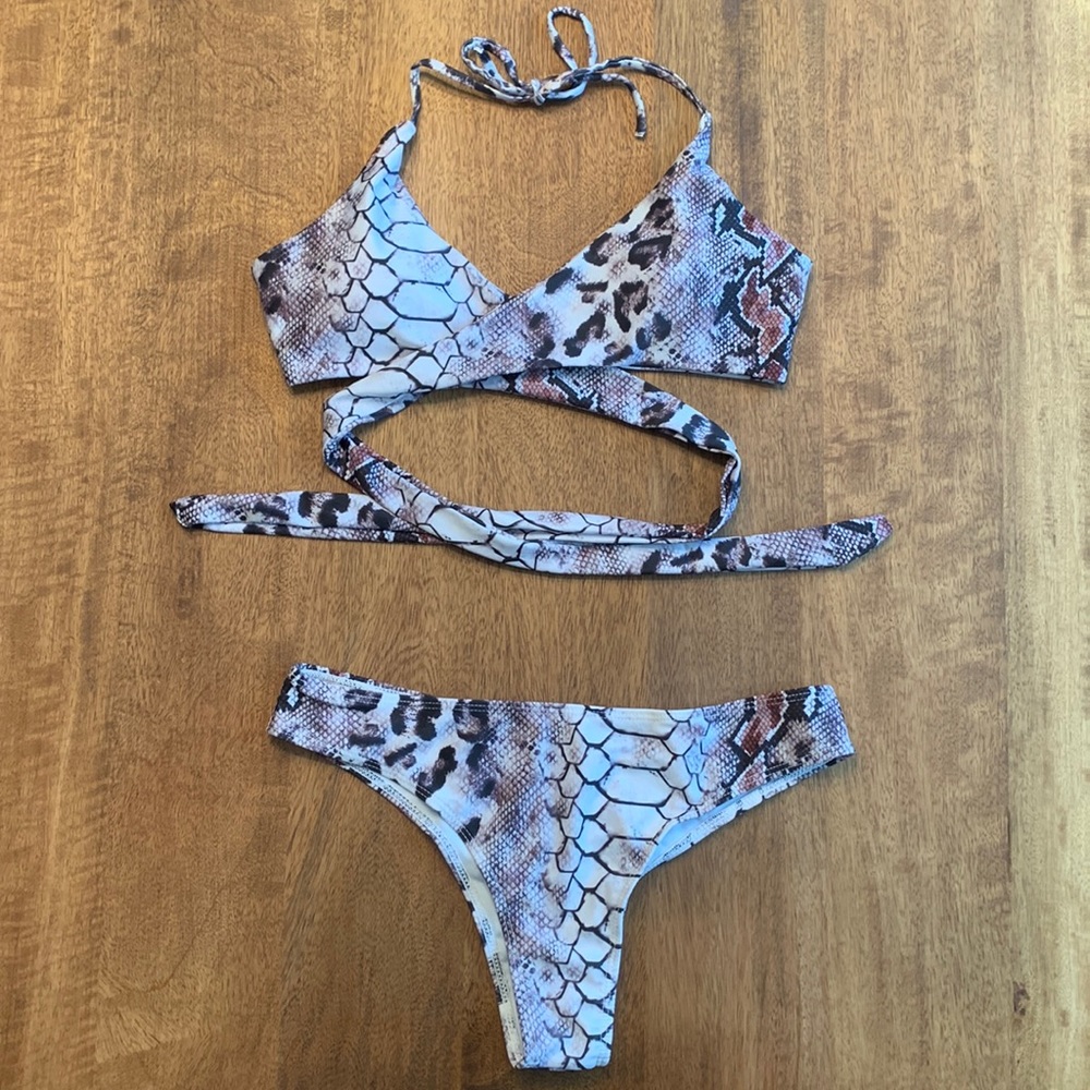 Snakeskin print bikini